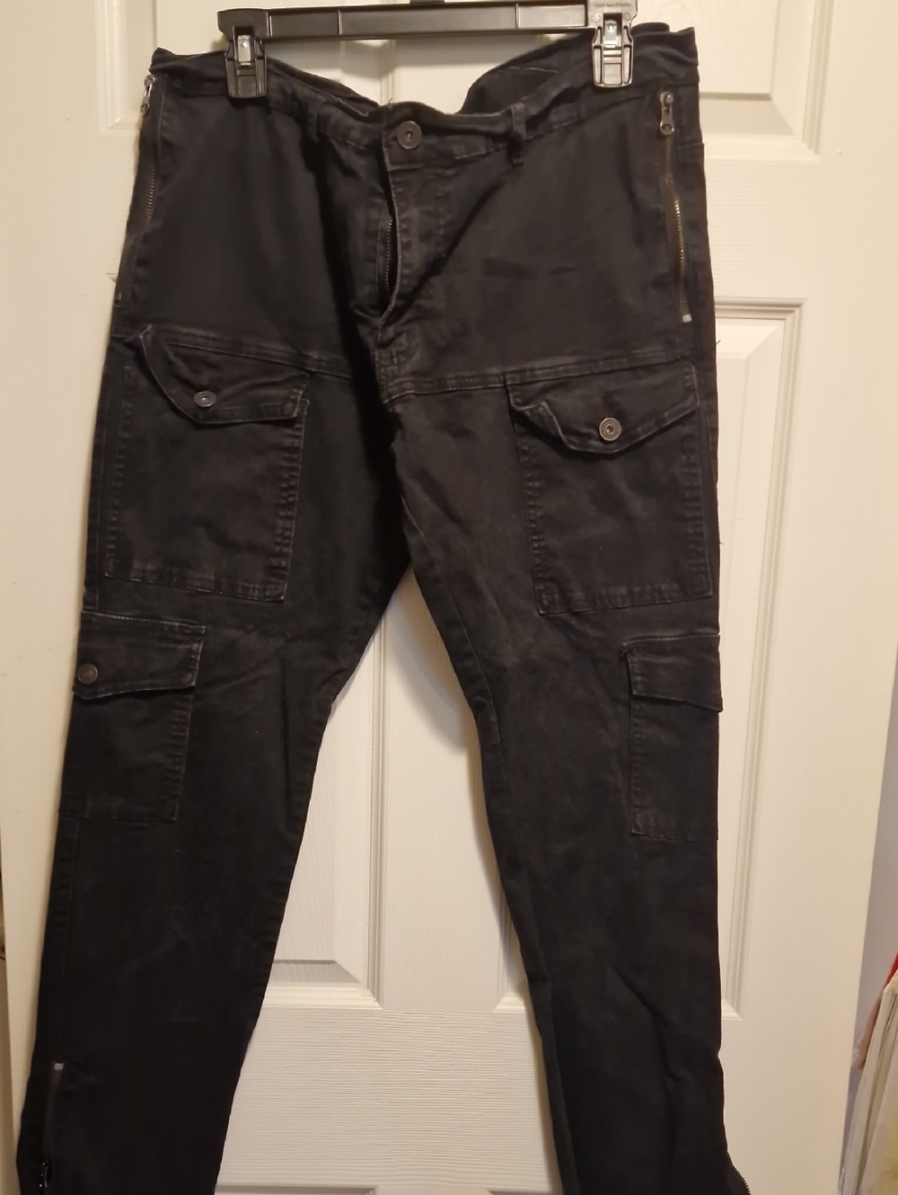 Black Men's Cargo Pants - Classic Utility Style